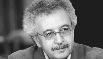 كان لابد أن تعيش في العتمة طويلا حتى يفاجئك النور